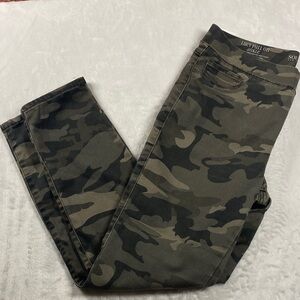 SoundStyle Lucy Pull-On Camo Leggings - Olive/Black - M